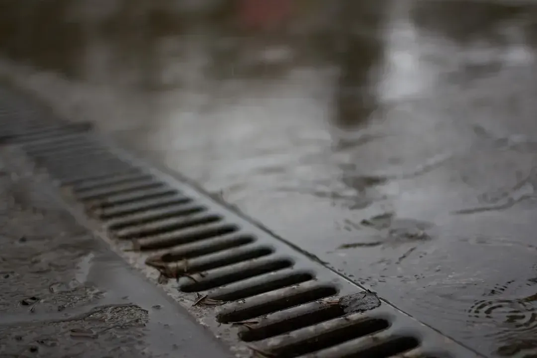6. The slope and drainage around the foundation (Image Credits: Unsplash)