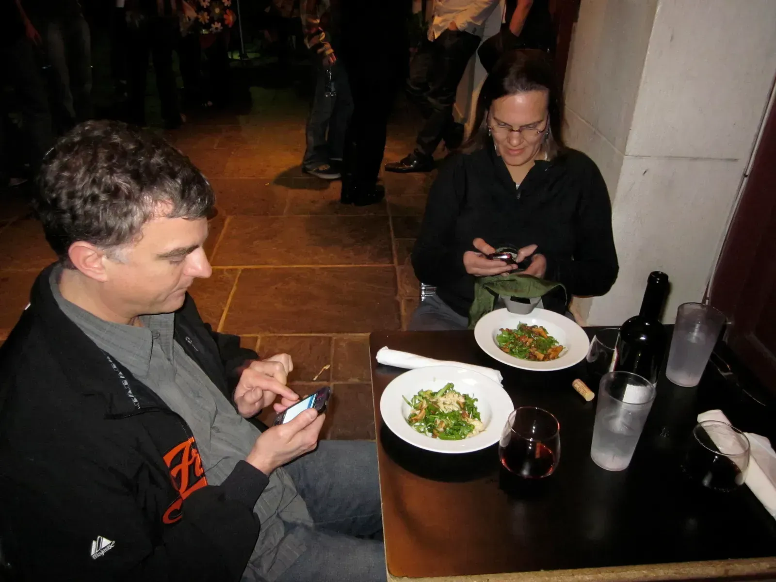 Keeping phones off the table entirely (Photo by Infrogmation, CC BY-SA 3.0)