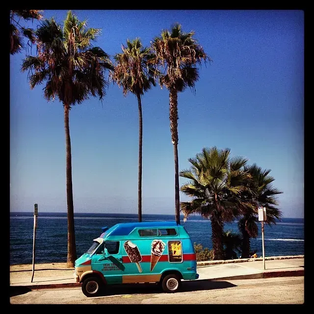 8. Coastal and Beach-Adjacent Neighborhoods (Olivier Pasco, Flickr, CC BY 2.0)