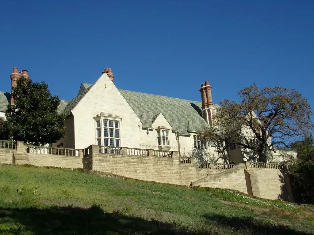 4. Greystone Mansion, Beverly Hills - There Will Be Blood, Spider-Man, and More (LunchboxLarry, Flickr, CC BY 2.0)
