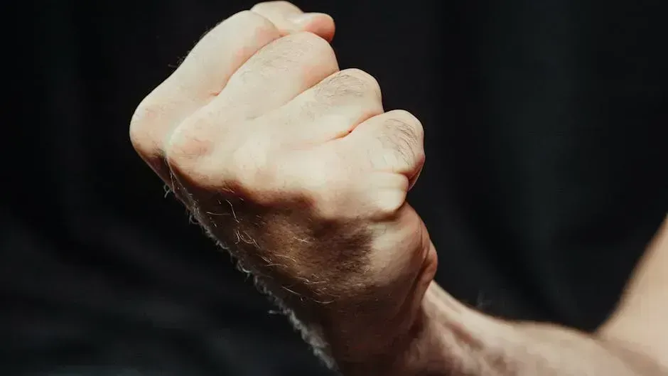 Cracking Your Knuckles Causes Arthritis (Image Credits: Pexels)
