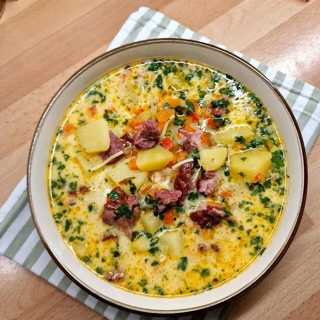 Tuscan Sausage and White Bean Soup (Image Credits: Pexels)