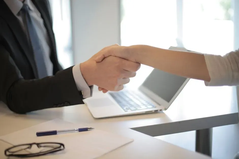 Junior and Entry-Level Roles: The Career Ladder Is Missing Its Rungs (Image Credits: Pexels)