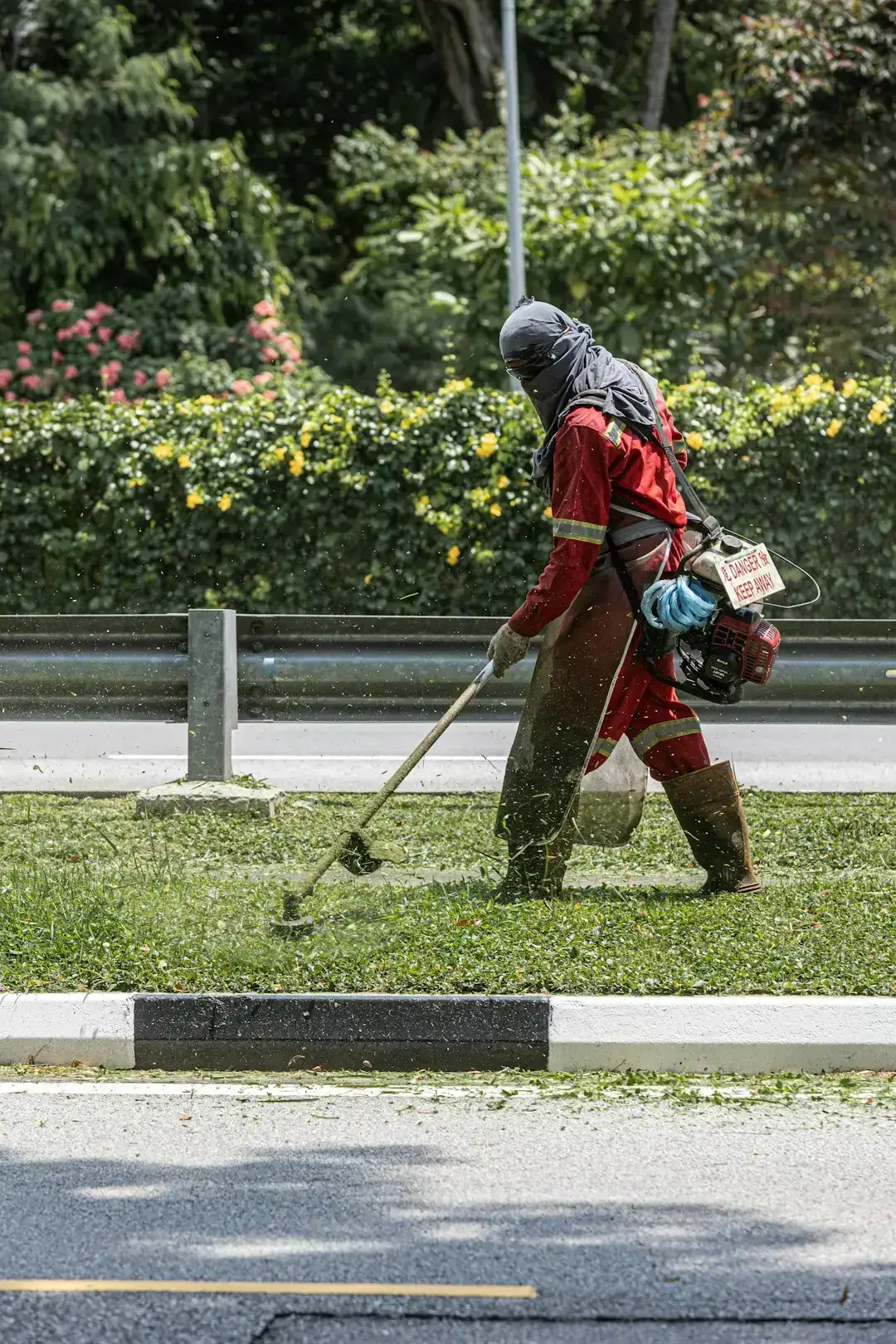 3. Gas-Powered String Trimmers (Image Credits: Unsplash)