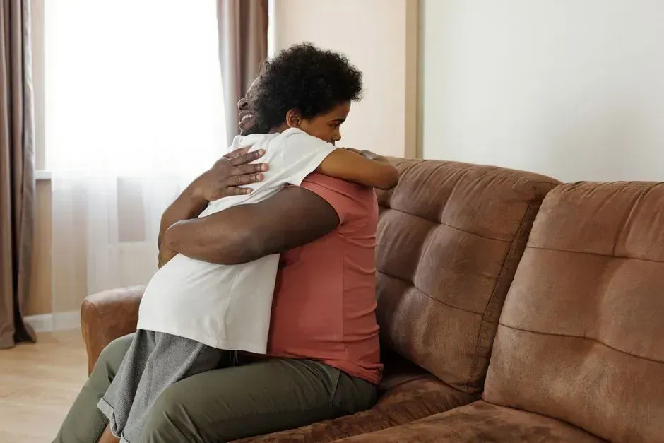 8. Pressuring Kids to Hug or Kiss Relatives (Image Credits: Pexels)