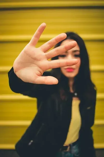 4. They Set Boundaries Before Resentment Builds (Image Credits: Pexels)