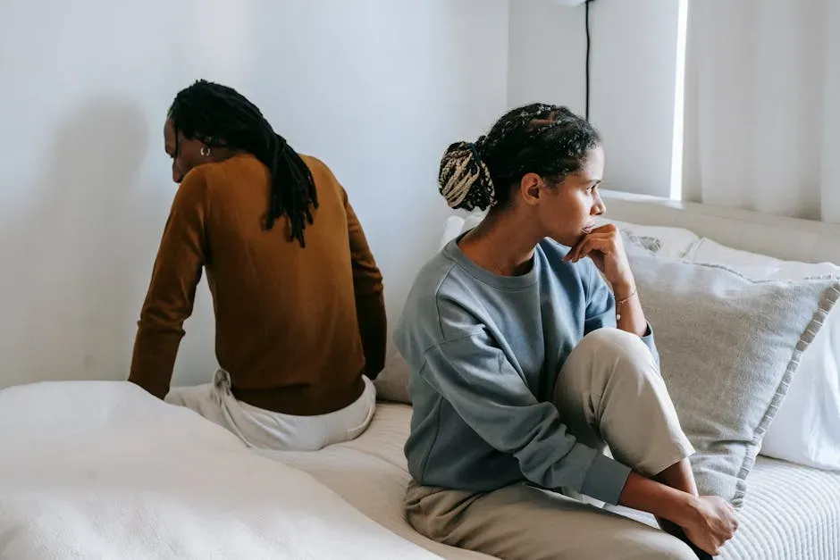4. Going Deliberately Vague About Their Plans (Image Credits: Pexels)