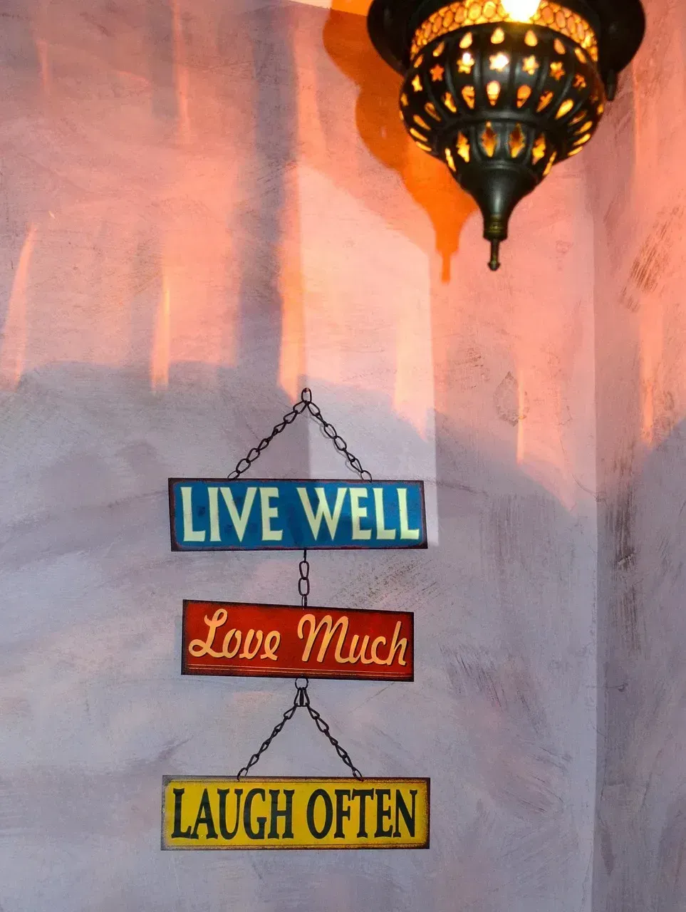 10. Overly matched Live, Laugh, Love style clutter (Image Credits: Pixabay)