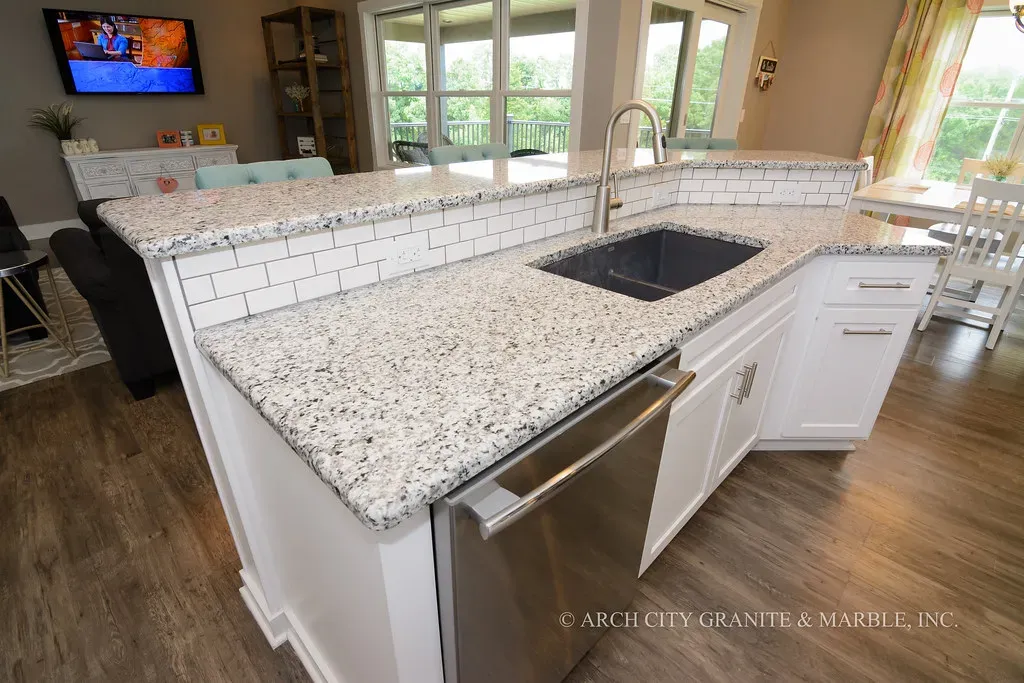 6. Speckled granite countertops (ArchCityGranite, Flickr, CC BY 2.0)