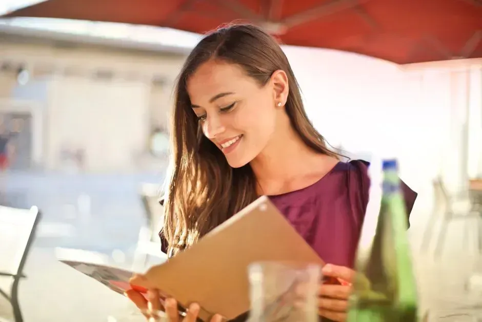 9. Letting the menu do the persuading before they even speak (Image Credits: Pexels)