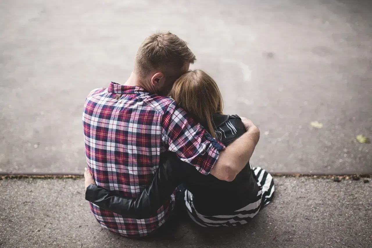 6. They Prioritize Curiosity Over Assumptions About Their Partner (Image Credits: Pixabay)