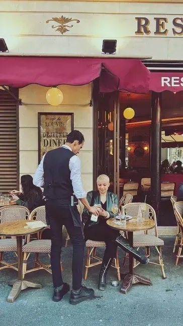 3. Shouting "Excuse me!" across the restaurant (Image Credits: Pexels)