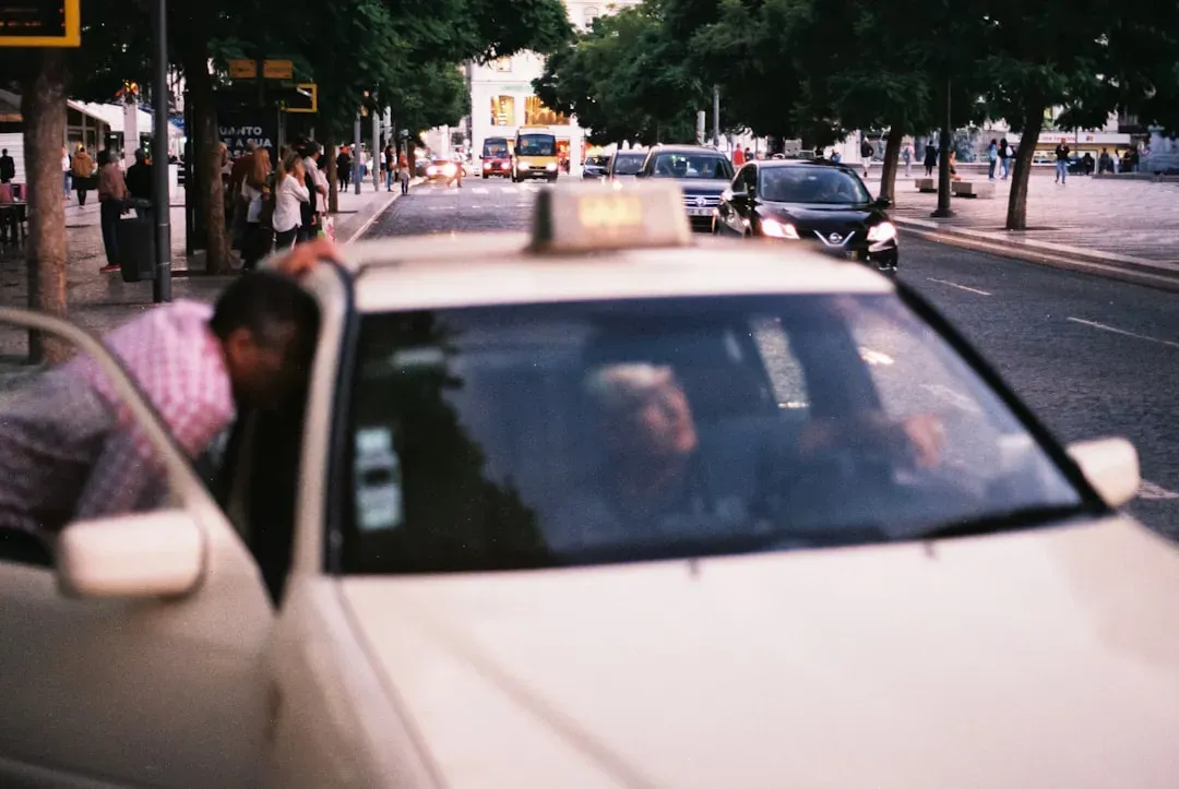 What Drivers Do When Something Feels Wrong (Image Credits: Unsplash)