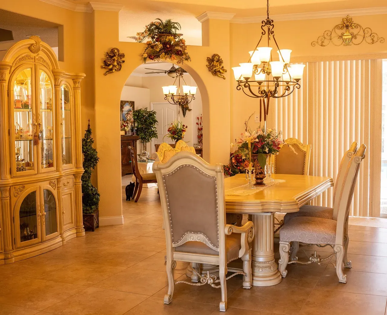 6. The Formal Dining Room (Image Credits: Pixabay)