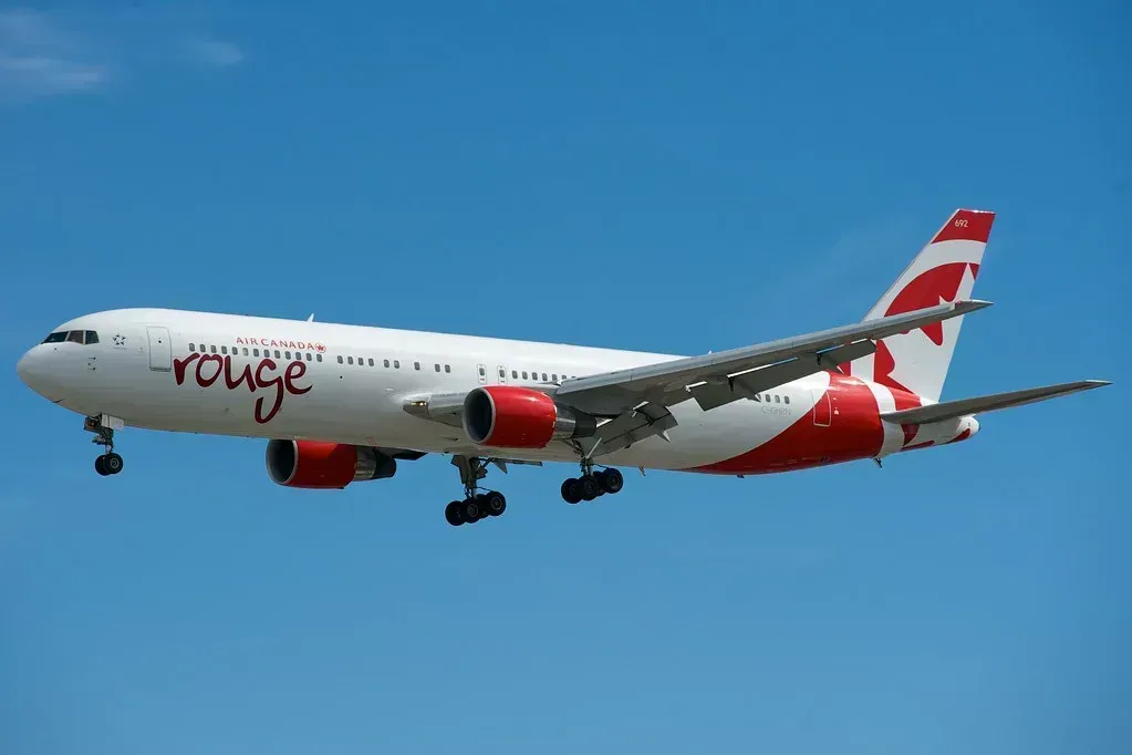 10. Air Canada Rouge (BriYYZ, Flickr, CC BY-SA 2.0)