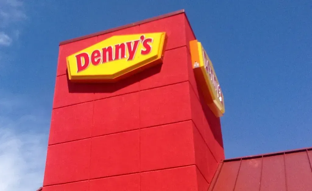 9. Denny's - The All-Day Diner Running Out of Time (JeepersMedia, Flickr, CC BY 2.0)