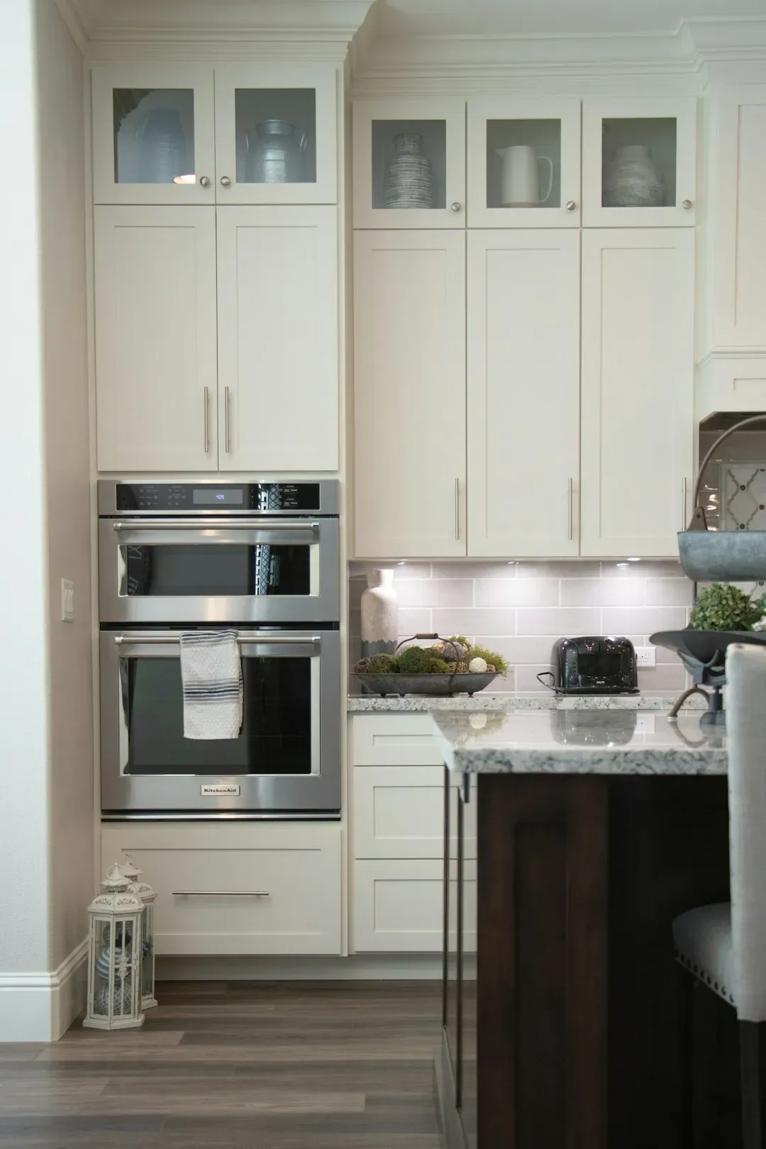 9. Double ovens taking up prime real estate (Image Credits: Unsplash)