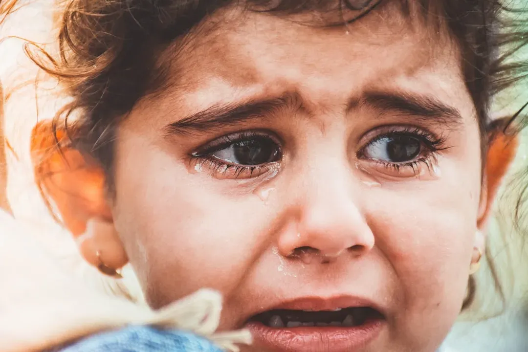 3. Dismissing Children's Emotions Outright (Image Credits: Unsplash)