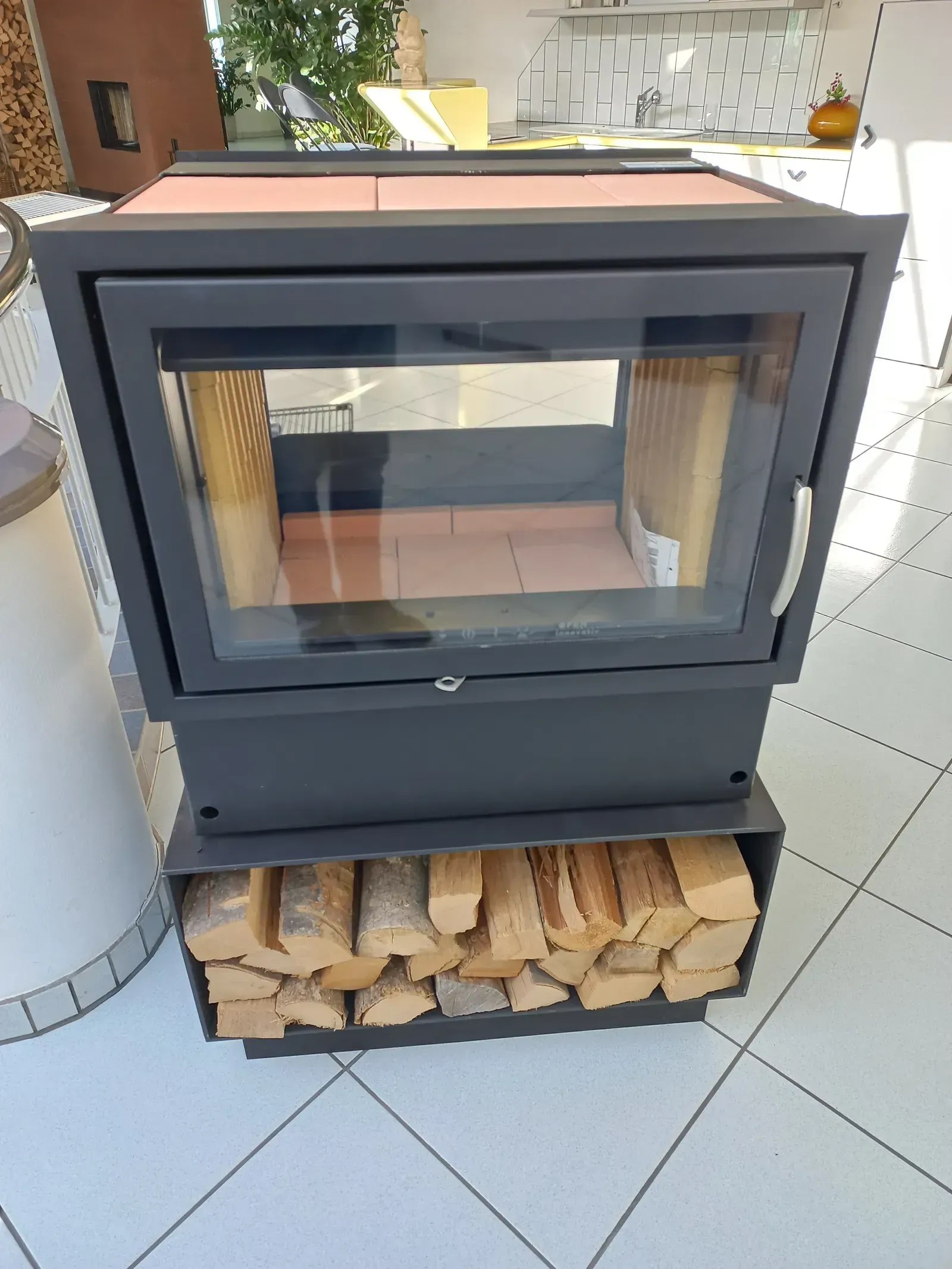 5. Coal or wood heating in many rooms (By Asurnipal, CC BY-SA 4.0)