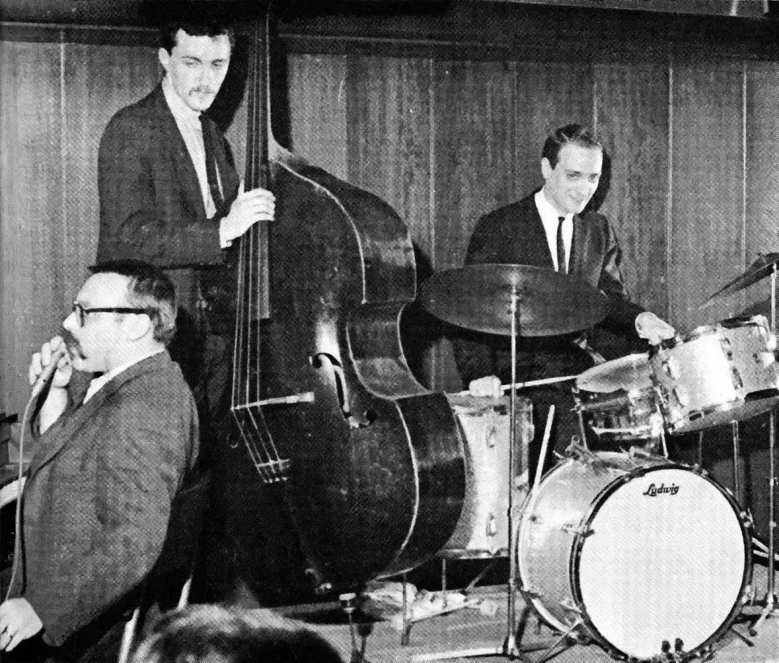 Vince Guaraldi Trio – A Charlie Brown Christmas (1965) (Image Credits: By Associated Students of San Francisco State College, Public domain)