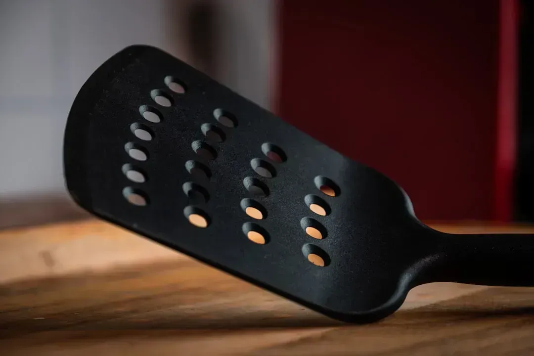 8. A Fish Spatula for Nearly Everything (Image Credits: Unsplash)