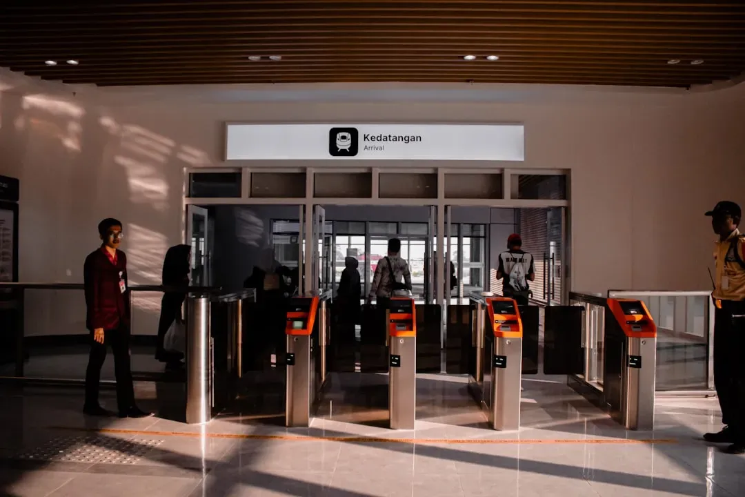 2. Arriving at the Gate With Plenty of Time to Spare (Image Credits: Unsplash)