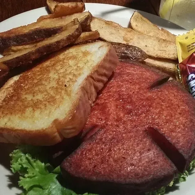 8. Fried Bologna Sandwich (bnpositive, Flickr, CC BY-SA 2.0)