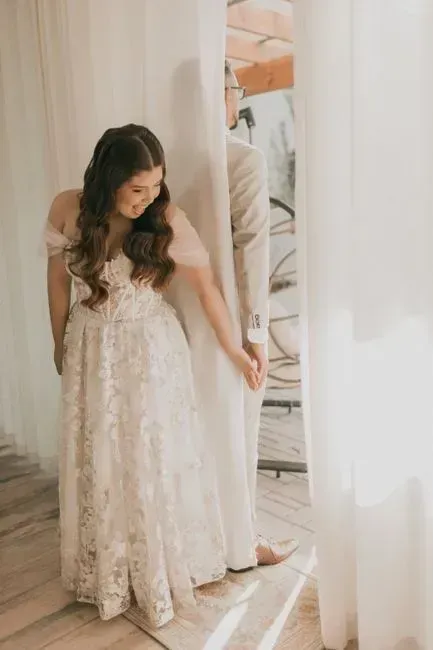 The Groom Not Seeing the Bride Before the Ceremony (Image Credits: Pexels)