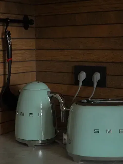 8. Harvest Gold and Avocado Green Appliances (Image Credits: Pexels)