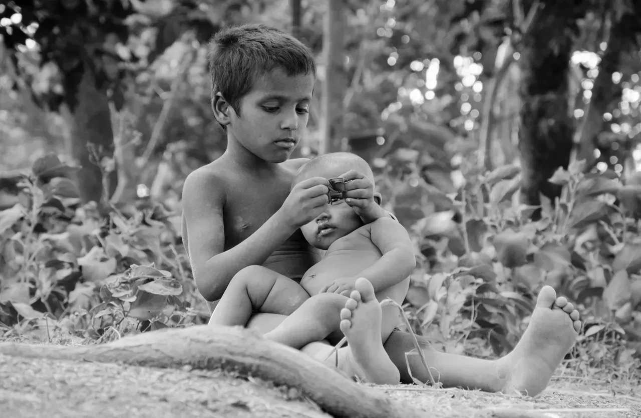 7. Childhood Scarcity Mindset That Never Fully Disappears (Image Credits: Pixabay)