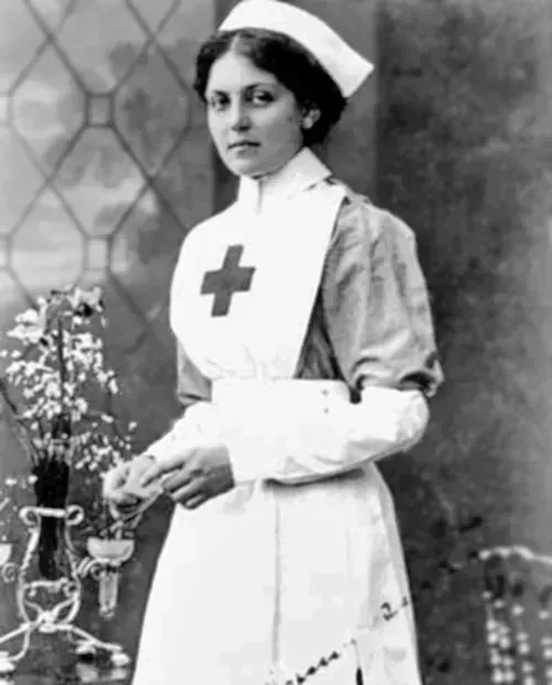 7. Violet Jessop and the Three Sister Ships (Image Credits: From en:wikipedia, Public domain)