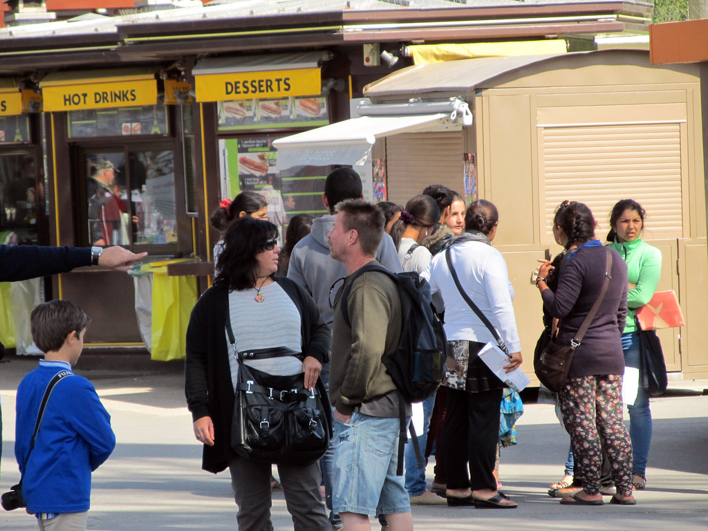 The Crowd Psychology That Enables Theft (image credits: flickr)
