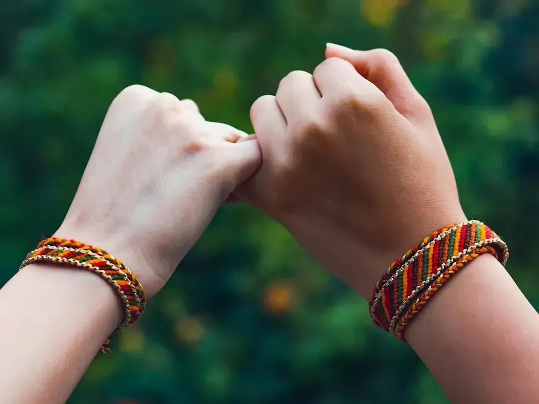 8. The Friendship Bracelet and "Free Gift" Scam (Image Credits: Unsplash)