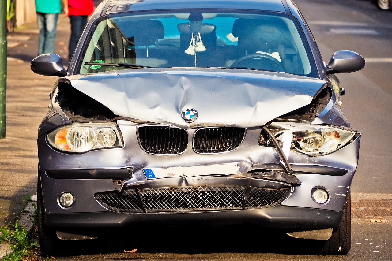 Plane Crashes Make Headlines, But Car Accidents Are the Real Danger (image credits: pixabay)