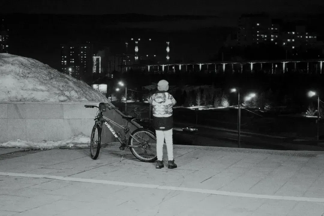 1. Roaming the Neighborhood Until the Streetlights Came On (Image Credits: Unsplash)