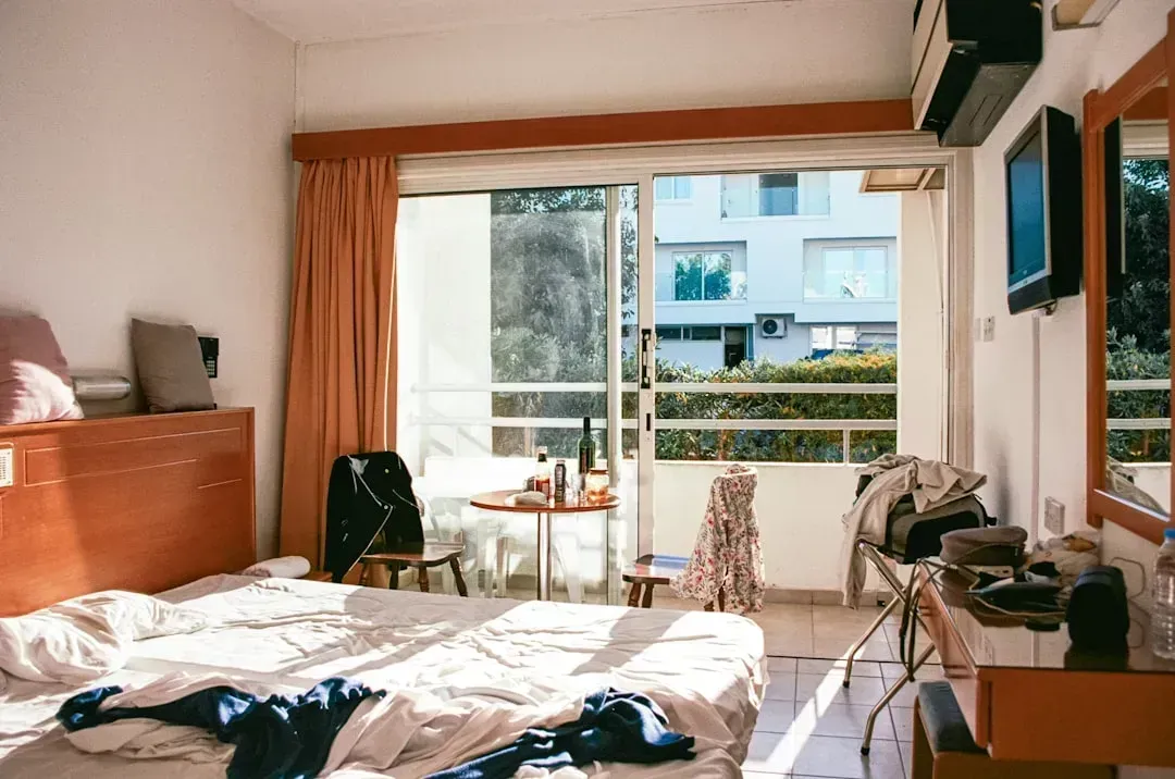 8. Leaving the Room in a Disproportionate State (Image Credits: Unsplash)