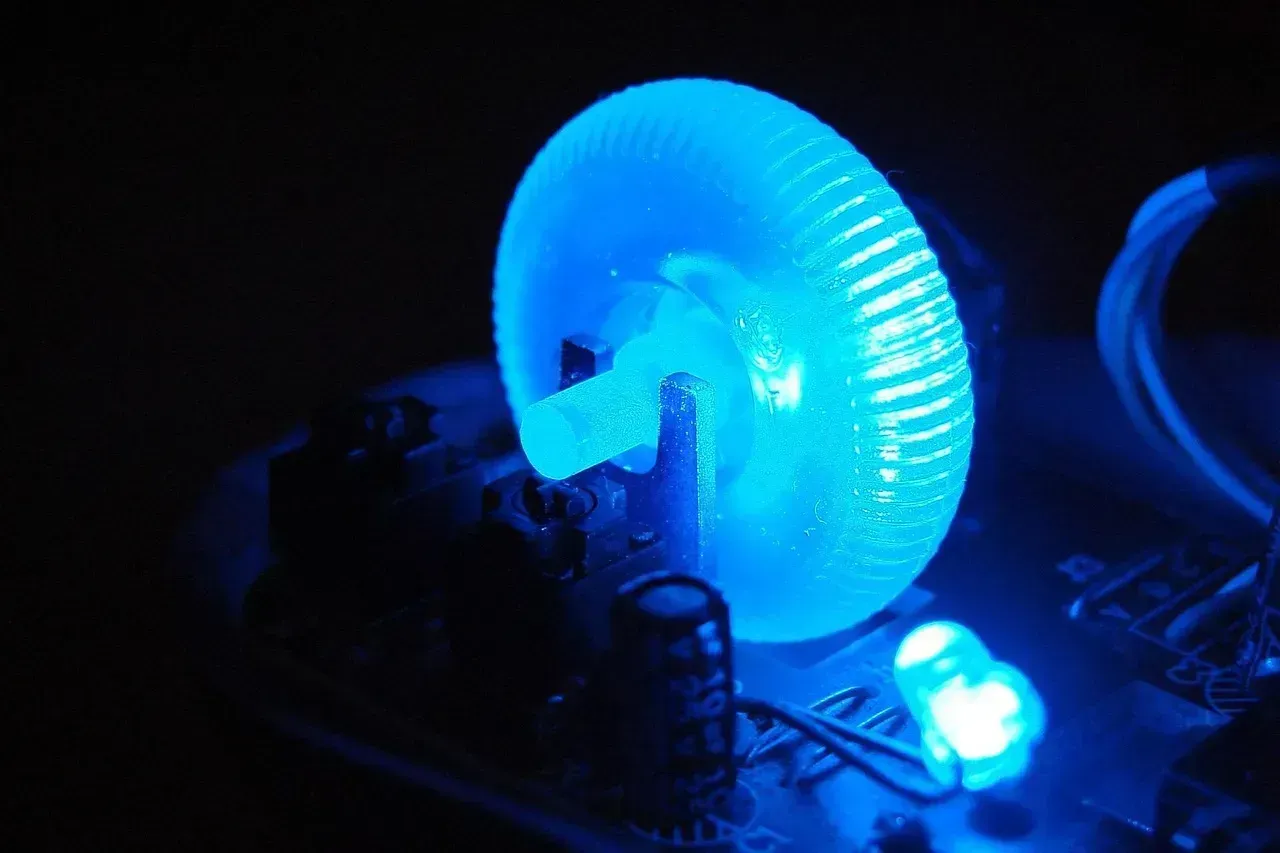 3. Cool-Toned LED Lighting in the Evening (Image Credits: Pixabay)