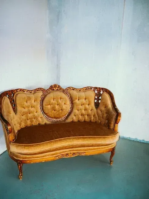 The Chippendale Mahogany Sofa (Image Credits: Pexels)