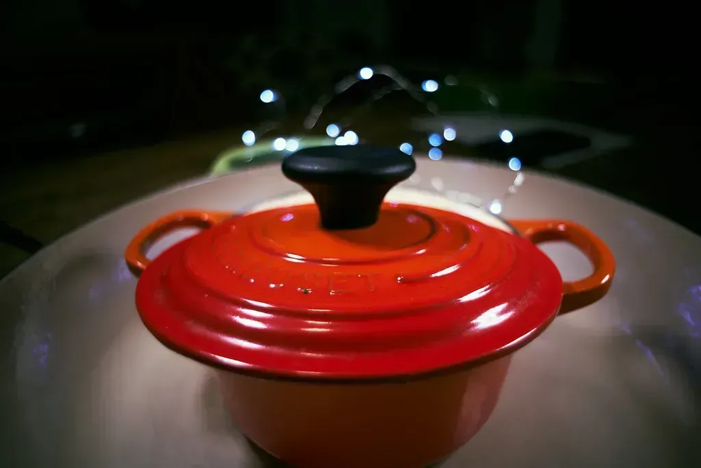 6. Vintage Le Creuset - The Discontinued Colors That Drive Collectors Wild (brooklyn-color, Flickr, CC BY-SA 2.0)