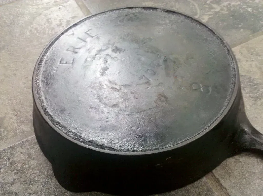 1. Griswold Cast Iron Skillets - The Crown Jewels of Vintage Cookware (Stockton350, Flickr, CC BY 2.0)