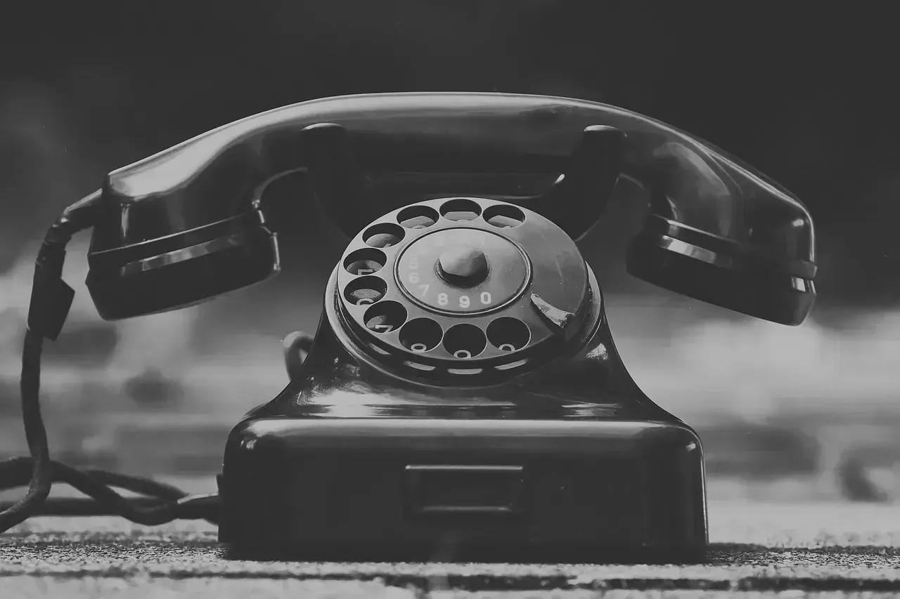 1. The Telephone (Image Credits: Pixabay)