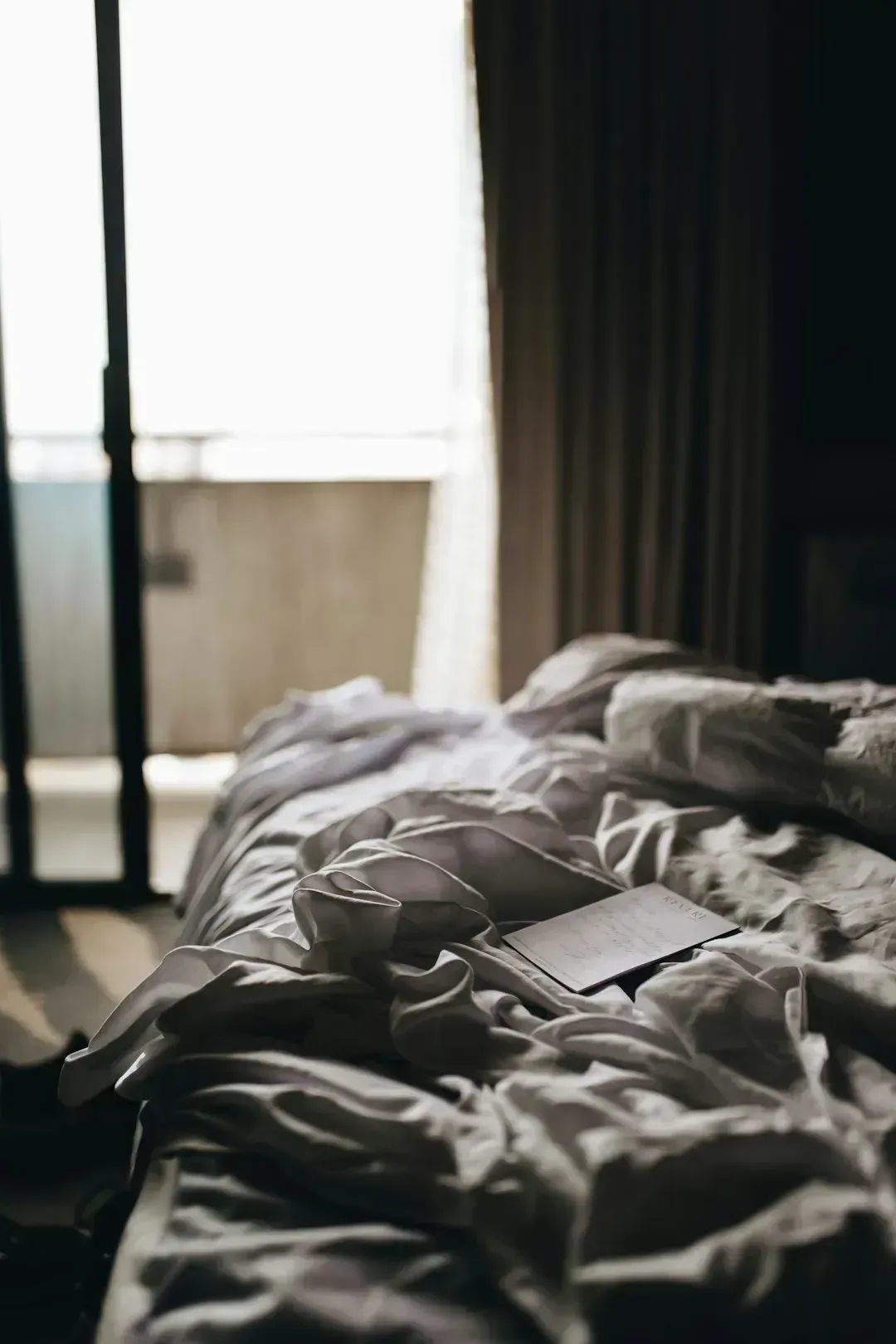 2. They Know Exactly How Messy You Are - and Judge It Accordingly (Image Credits: Unsplash)