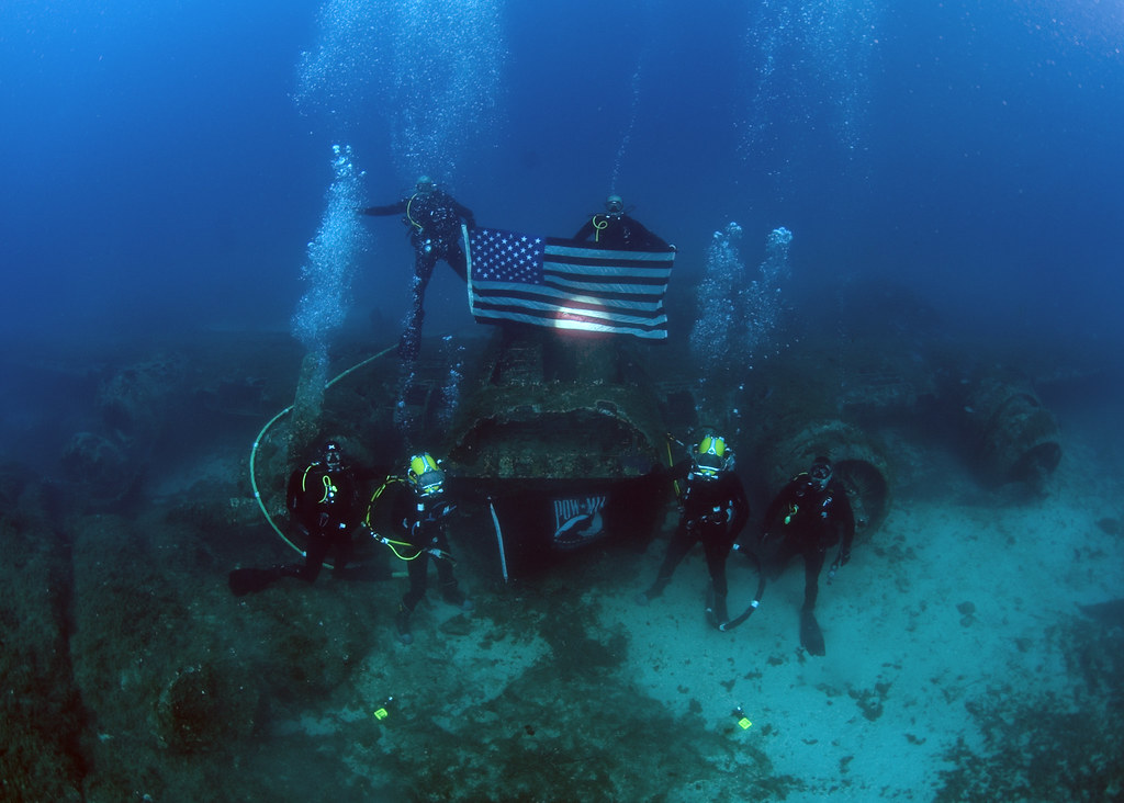 Submechanophobia - When Man-Made Objects Go Underwater (image credits: flickr)