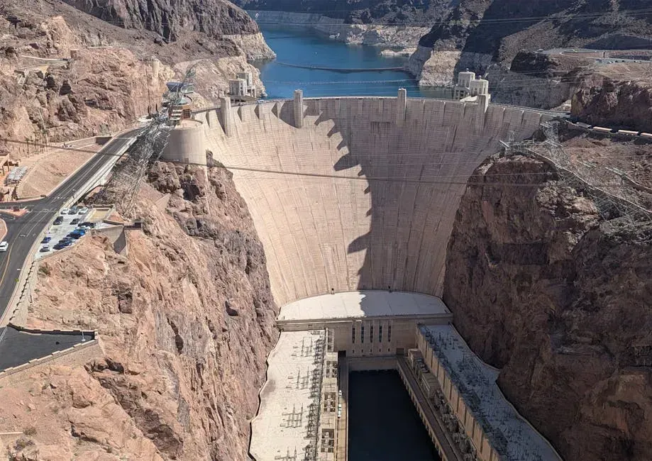 8. The Hoover Dam's First and Last Fatalities Share a Birthday (Image Credits: Pexels)