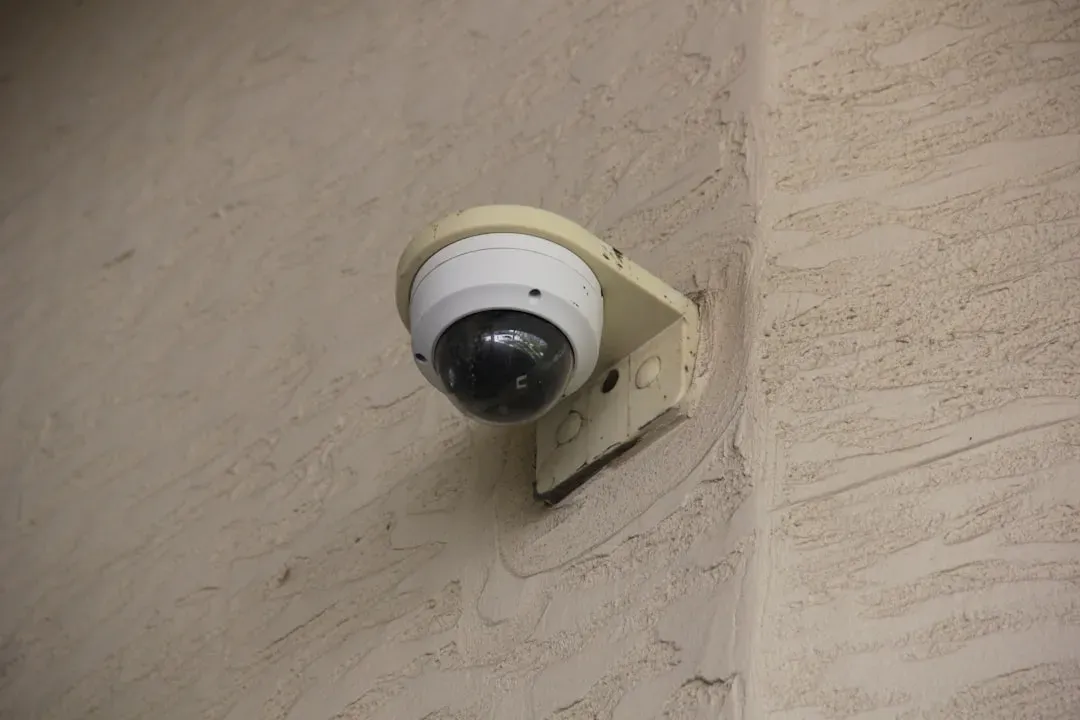 5. Suspicious Mirrors or Unusual Object Placement (Image Credits: Unsplash)