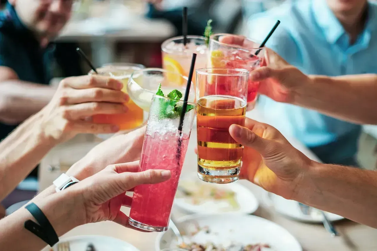 1. Drinking at the Same Rate as in Their 30s (Image Credits: Pixabay)