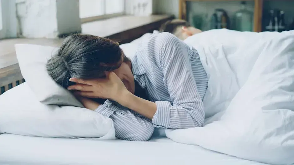 14. Letting Sleep Hygiene Fall Apart Under Stress (Image Credits: Pexels)