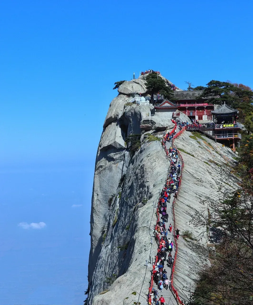5. Mount Huashan Plank Walk, China (Image Credits: Pixabay)
