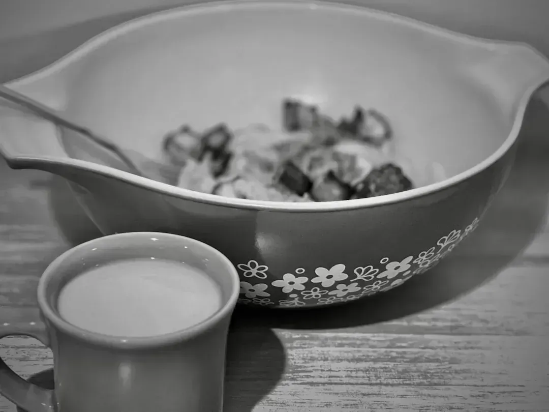 2. Vintage Pyrex - The Colorful Kitchen Collectible With a Cult Following (Image Credits: Unsplash)