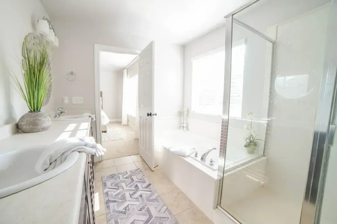2. Wall-to-Wall and Carpeted Bathrooms (Image Credits: Unsplash)